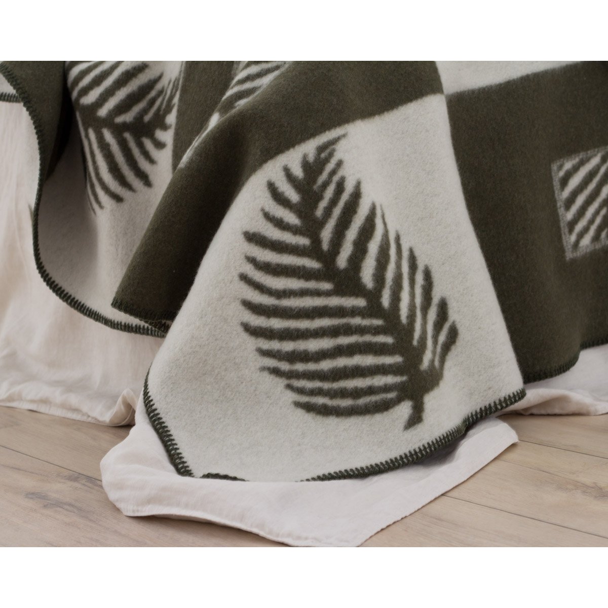 Premiumdecke LEAF | Merinomischung in „Moosstein“