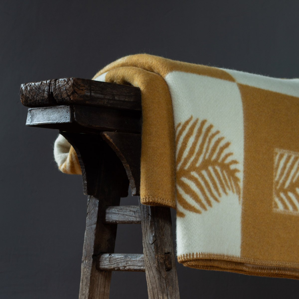 Premiumdecke LEAF | Merinomischung in „Sandgold“