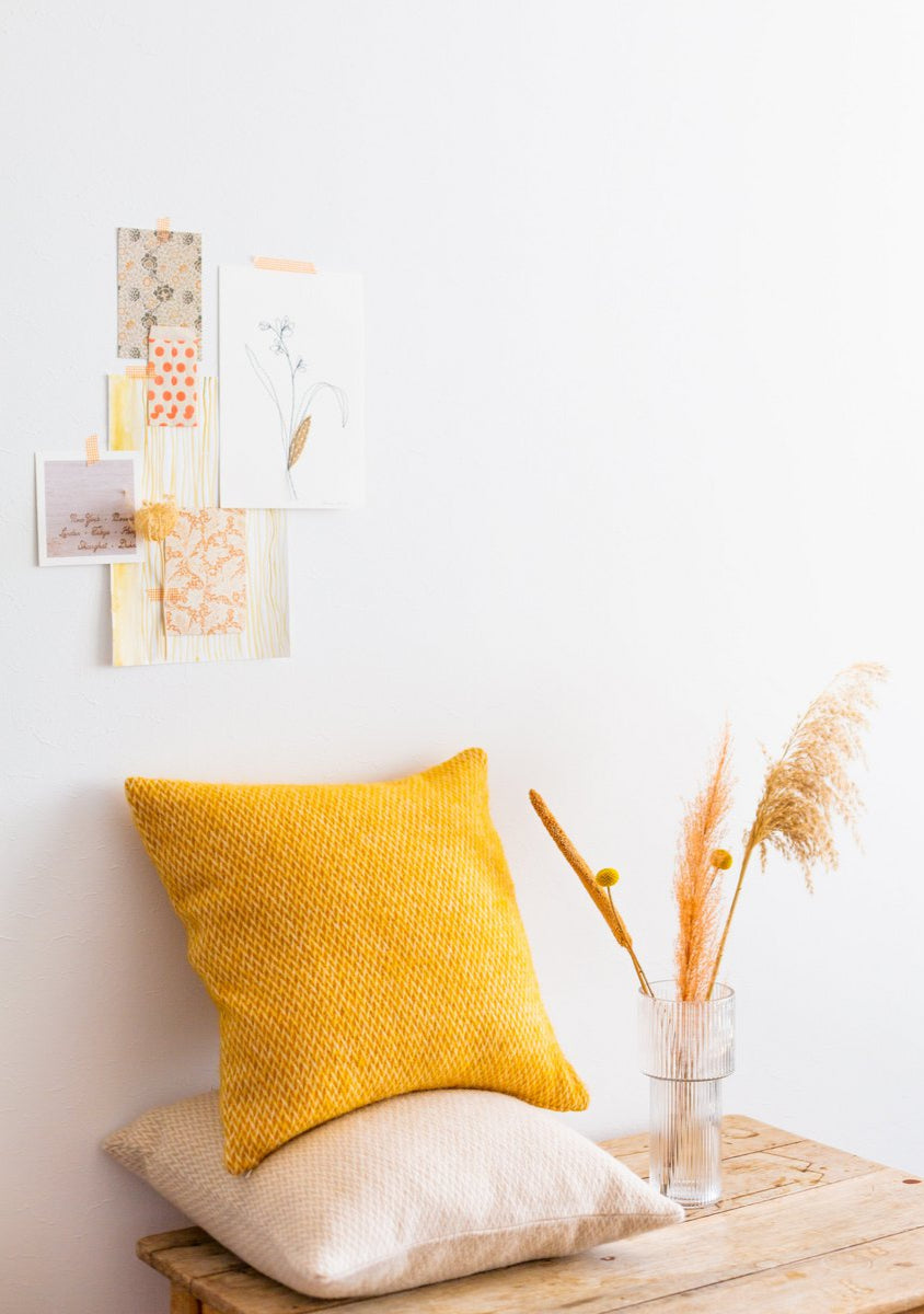 Designkissen aus 100 % norwegischer Wolle in Gelb