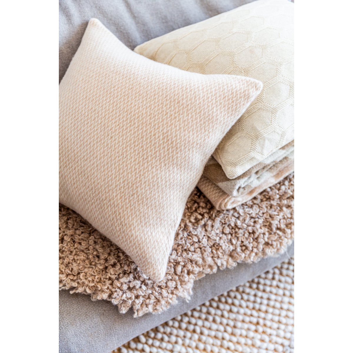Designkissen aus 100 % norwegischer Wolle in Creme
