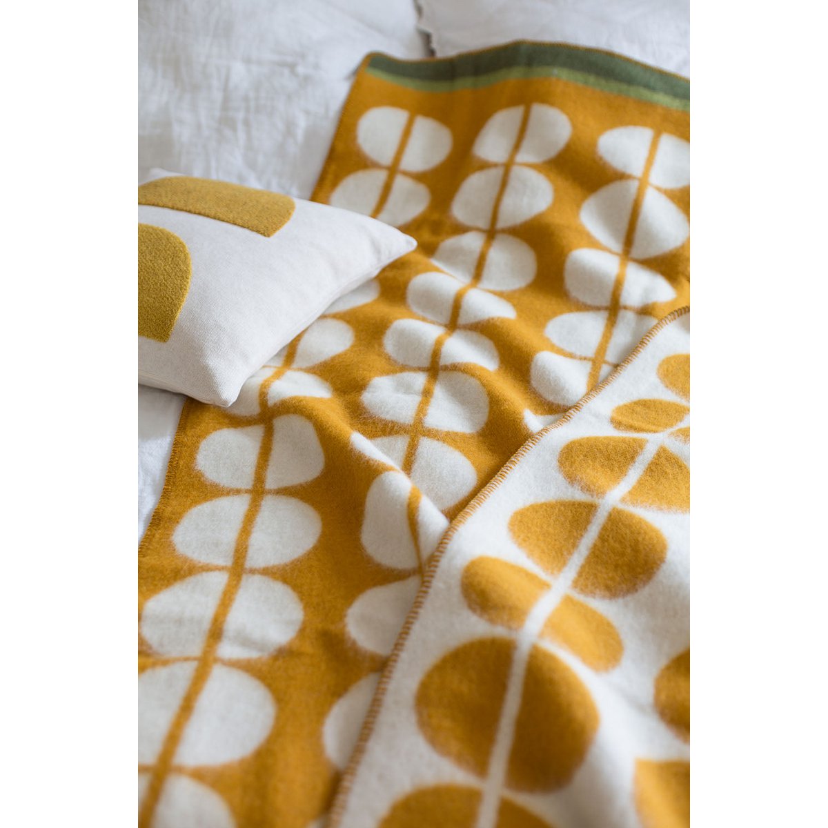 Felix – Warme Designdecke aus norwegischer Jacquardwolle in Gelb