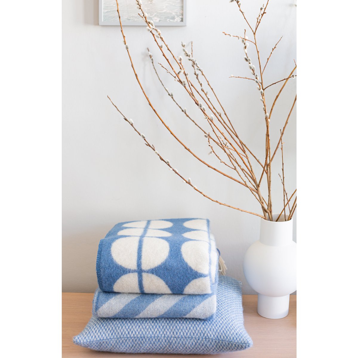 Felix – Warme Designdecke aus norwegischer Jacquardwolle in Blau